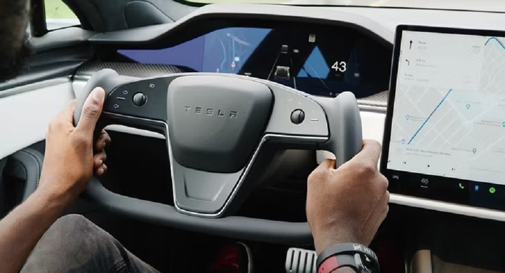 Những mẫu xe sở hữu màn hình khổng lồ - 5