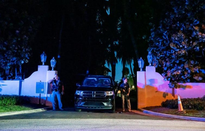 Đảng Dân chủ lợi dụng vụ khám xét nhà ông Trump để lăng xê cuộc bầu cử giữa kỳ? - 1