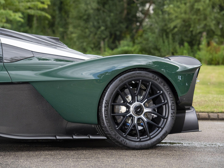 Aston Martin, Valkyrie, siêu xe ảnh 6 Aston Martin Valkyrie mới lăn bánh 121 km được rao bán - 6
