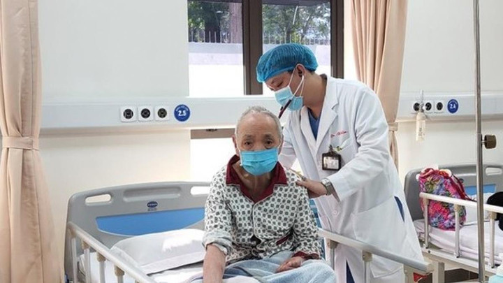 Tâm trạng của y bác sĩ khi chứng kiến đồng nghiệp bị bạo hành - 1