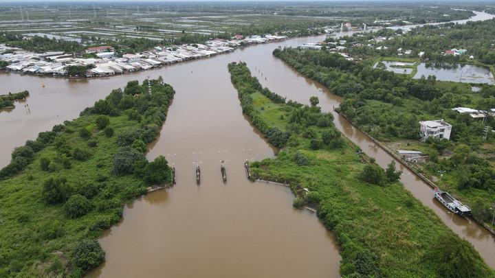 Công trình ngăn mặn gần 80 tỷ đồng đầy gỉ sét, bỏ hoang nhiều năm ở Cà Mau - 1