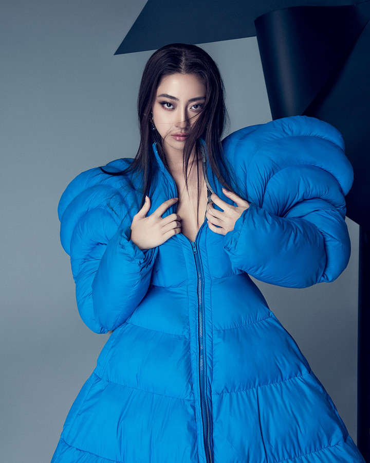 Hình ảnh phá cách của Lương Thuỳ Linh khi vừa kết thúc nhiệm kỳ hoa hậu - 7