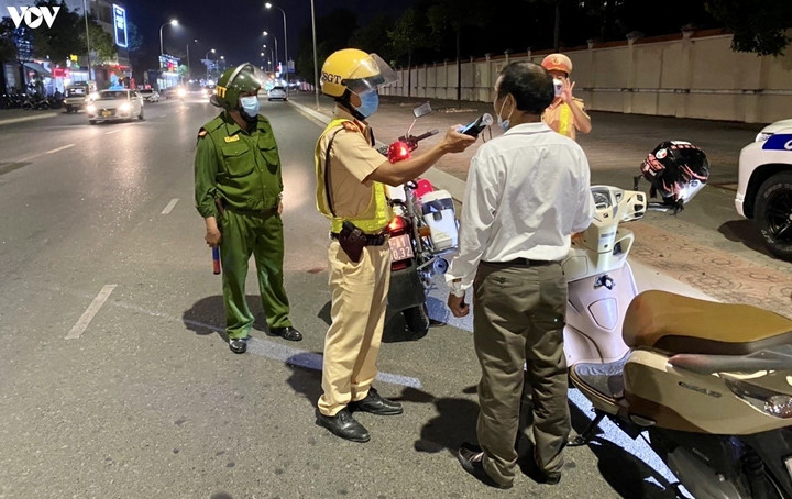 Bà Rịa - Vũng Tàu: Nhiều chủ doanh nghiệp, lái xe quá tải đối phó với CSGT - 2