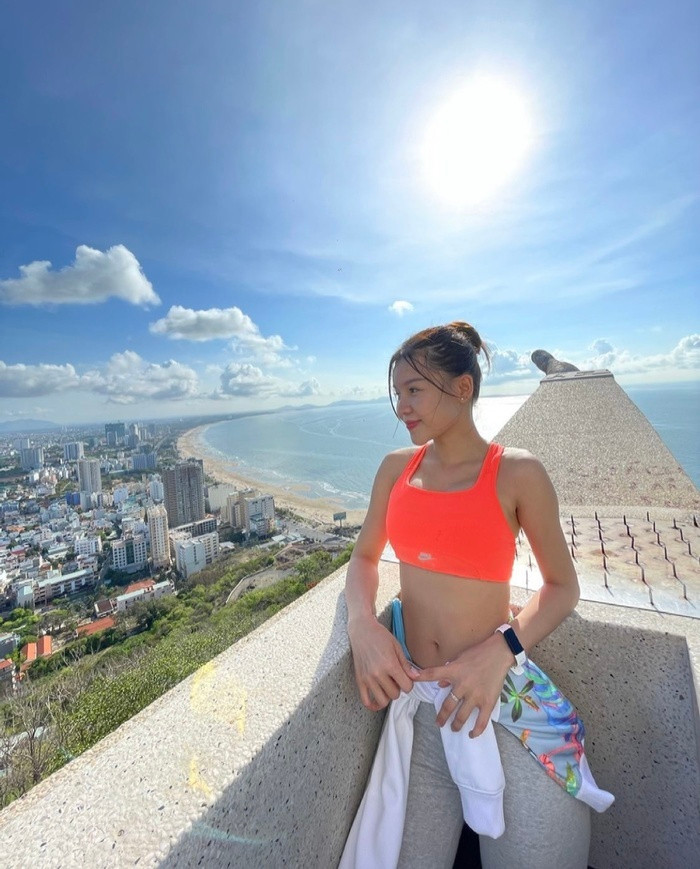 Nhan sắc quyến rũ của bạn gái Đặng Văn Lâm - 6