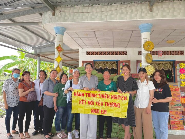 Sao Việt 18/8: Kim Lý nịnh mẹ vợ bằng tiếng Việt cực khéo - 9