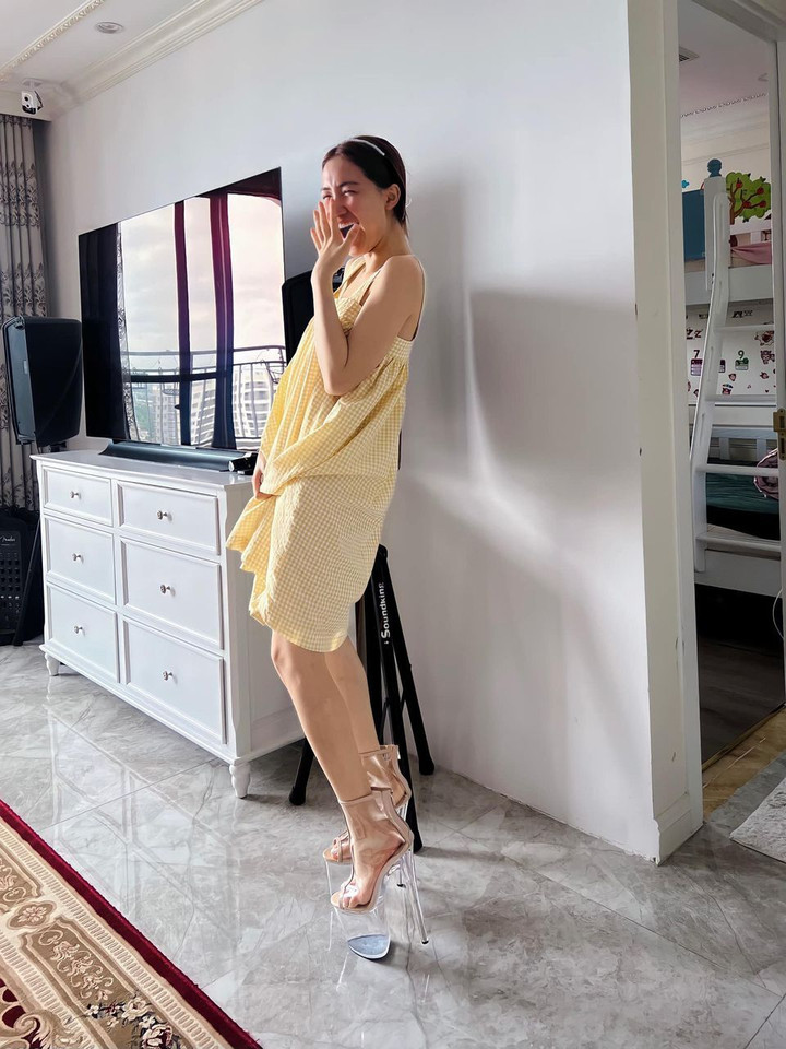 Sao Việt 18/8: Kim Lý nịnh mẹ vợ bằng tiếng Việt cực khéo - 4