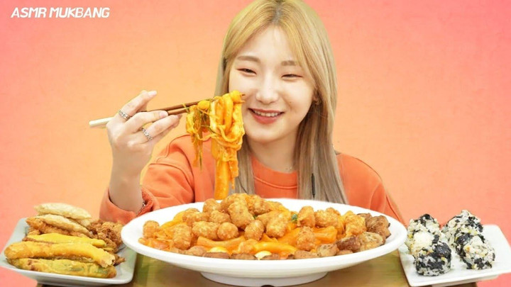 Hết thời ăn thùng uống vại, trào lưu ăn siêu ít lên ngôi trên mạng xã hội - 3