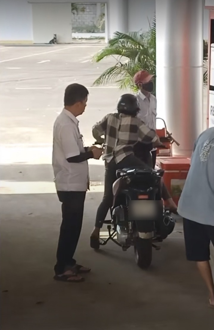 Phục sát đất khoảnh khắc 'vượt khó' để theo đuổi đam mê xe của 'hội chân ngắn' - 6