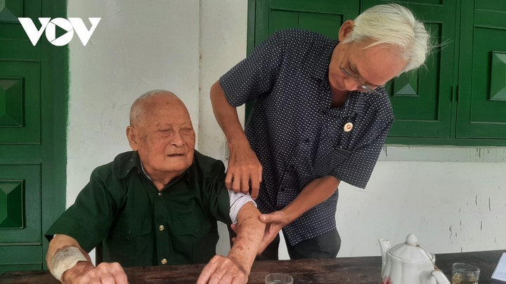 Người cựu chiến binh 'cây cao bóng cả', trưởng thành từ mùa thu lịch sử - 1