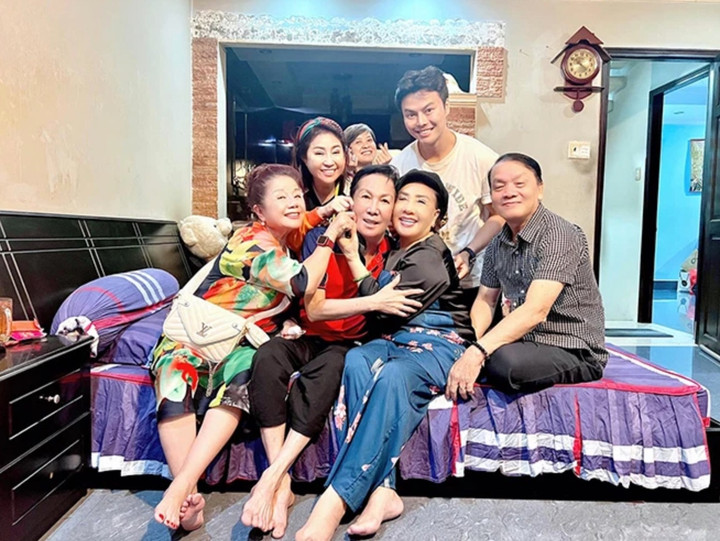 'Ông hoàng cải lương' Vũ Linh nhiều bệnh tật, sống cô đơn ở tuổi xế chiều - 4