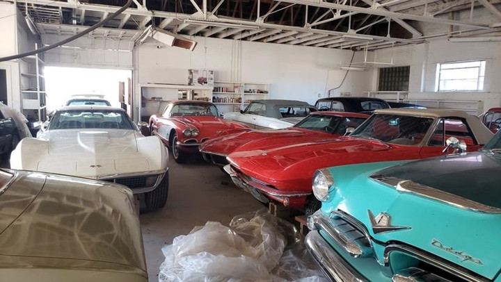 Cận cảnh bộ sưu tập xe cổ khổng lồ được cất giấu hơn 30 năm - 3