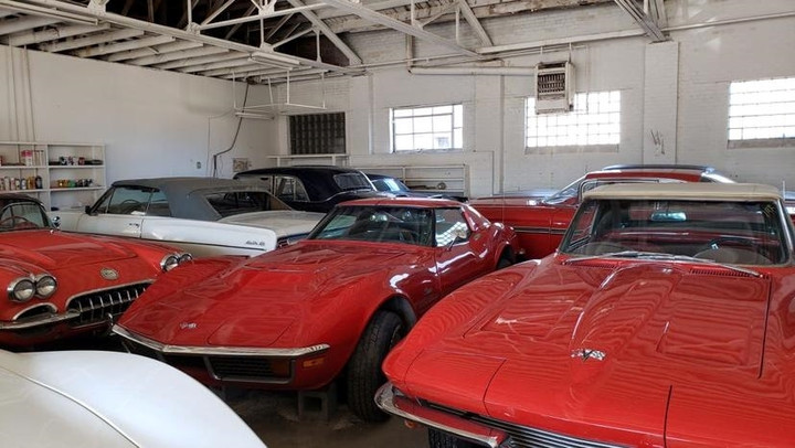 Cận cảnh bộ sưu tập xe cổ khổng lồ được cất giấu hơn 30 năm - 9