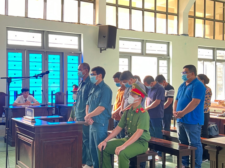 Trùm đường dây buôn lậu xăng dầu nghìn tỷ ở Bình Thuận bị tuyên án 14 năm tù - 2