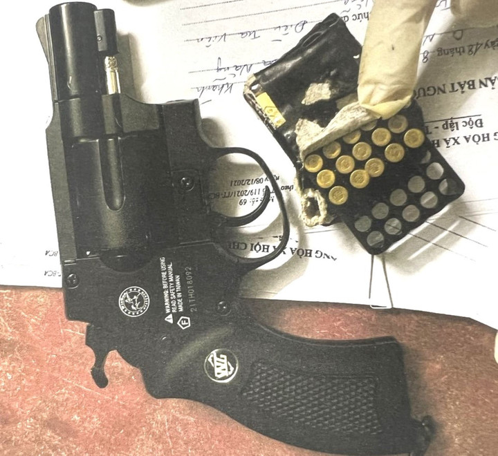 Công an Đà Nẵng đột kích ‘lô cốt’ ma túy, thu giữ súng cùng 35 viên đạn - 1