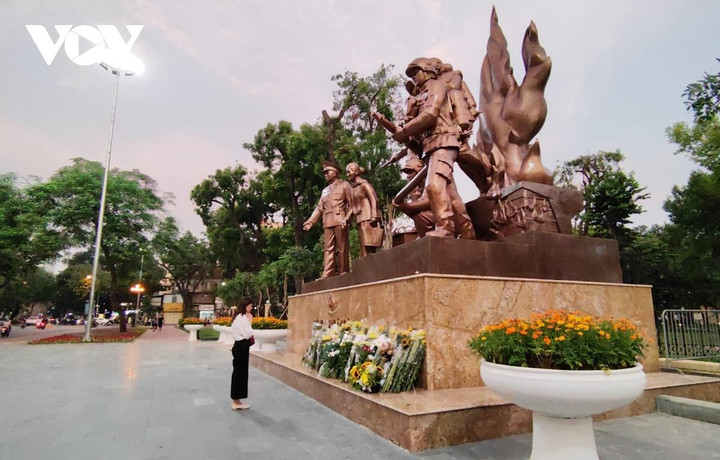 Đảng lãnh đạo tuyệt đối, trực tiếp, toàn diện về mọi mặt đối với lực lượng CAND - 2