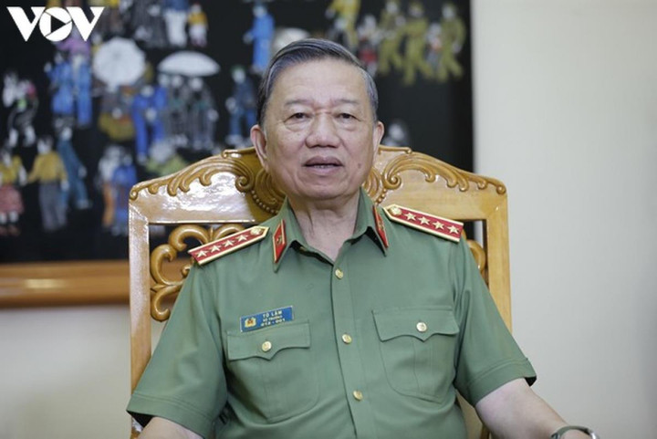 Đảng lãnh đạo tuyệt đối, trực tiếp, toàn diện về mọi mặt đối với lực lượng CAND - 4