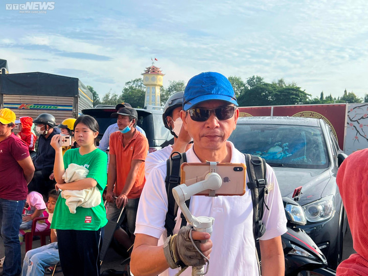 150 người luân phiên múa rồng xanh dài 49m trong lễ hội Nghinh Ông - 4