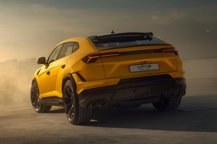Lamborghini Urus Performante có giá 16,5 tỷ đồng tại Việt Nam - 9
