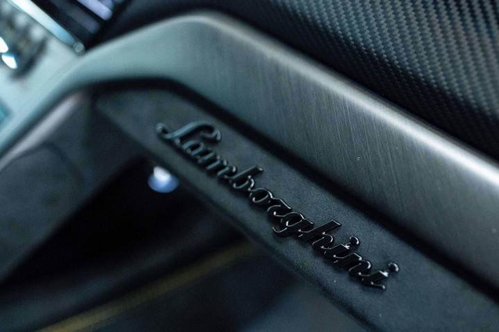 Lamborghini Urus Performante có giá 16,5 tỷ đồng tại Việt Nam - 13