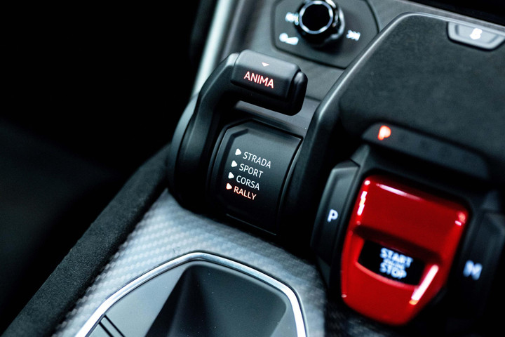 Lamborghini Urus Performante có giá 16,5 tỷ đồng tại Việt Nam - 19