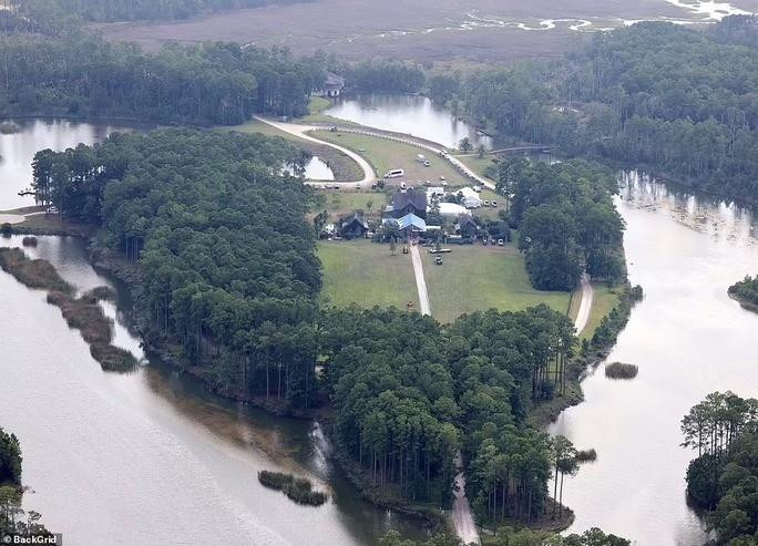 Đám cưới Jennifer Lopez và Ben Affleck ngập sắc trắng - 5