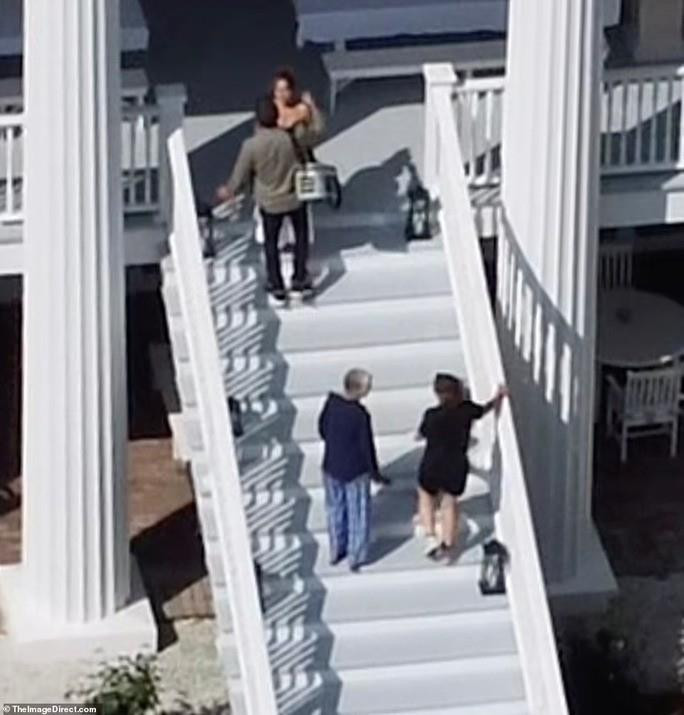 Đám cưới ngập sắc trắng của Jennifer Lopez và Ben Affleck - Ảnh 1. Đám cưới Jennifer Lopez và Ben Affleck ngập sắc trắng - 1