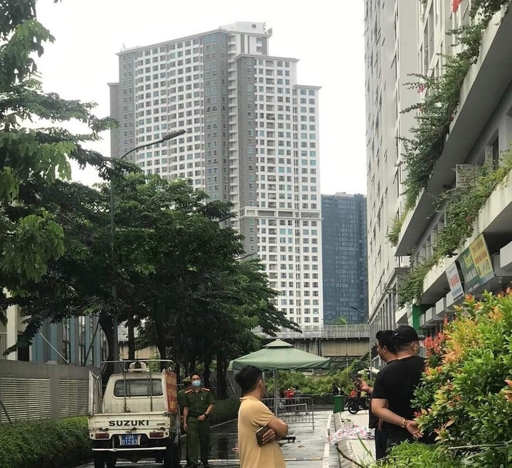 Hà Nội: Người đàn ông rơi chung cư Ecohome 3 thiệt mạng - 1
