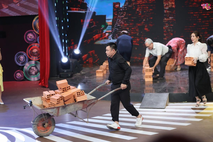 Á hậu Hà Thu khen Uyên Linh 'rất mạnh mẽ và rất đàn ông' - 2