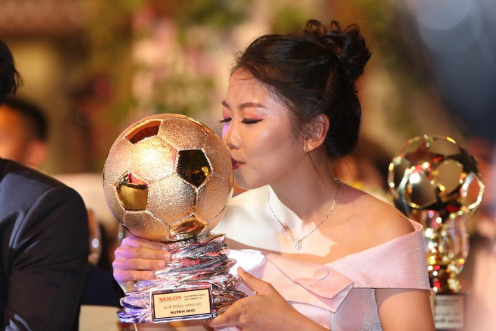 Tuyển thủ Huỳnh Như: 'Tôi sẽ dành cả đời này để tô đẹp quê hương' - 2