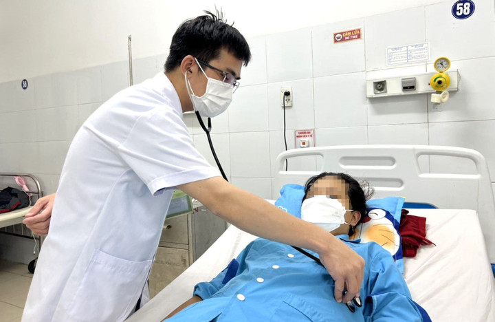 Cứu thành công sản phụ mắc COVID-19, ngộ độc thuốc tê nguy kịch - 1