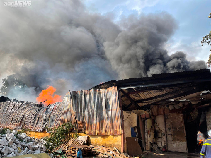 Cháy kho xưởng 600m2 đang bị đình chỉ hoạt động vì vi phạm phòng cháy chữa cháy - 1