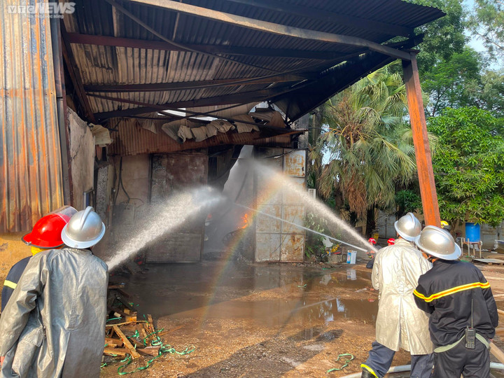 Cháy kho xưởng 600m2 đang bị đình chỉ hoạt động vì vi phạm phòng cháy chữa cháy - 2