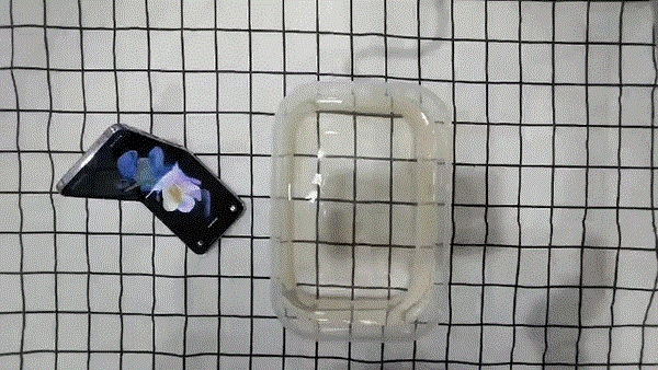 Thử nghiệm độ bền của Z Flip4: Gập mở liên tục 5 phút, nhúng nước - 3