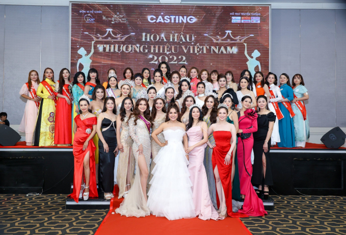 Ca sĩ Thanh Thảo rạng rỡ khi làm giám khảo cuộc thi hoa hậu - 3