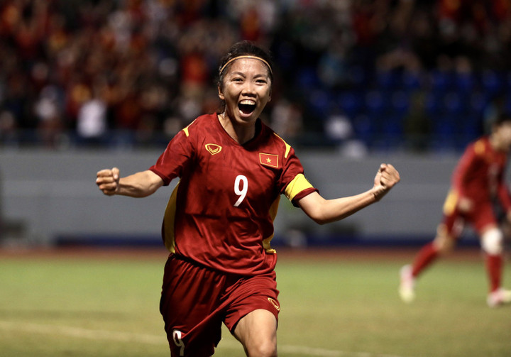 Huỳnh Như trở thành bản hợp đồng lịch sử của đội bóng Bồ Đào Nha - 1