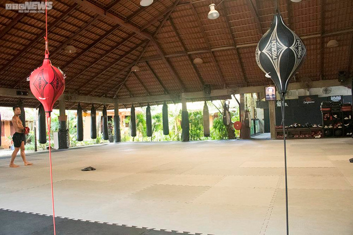 Johnny Trí Nguyễn tuổi 48 ở nhà lá, tìm vui trong võ đường - 3