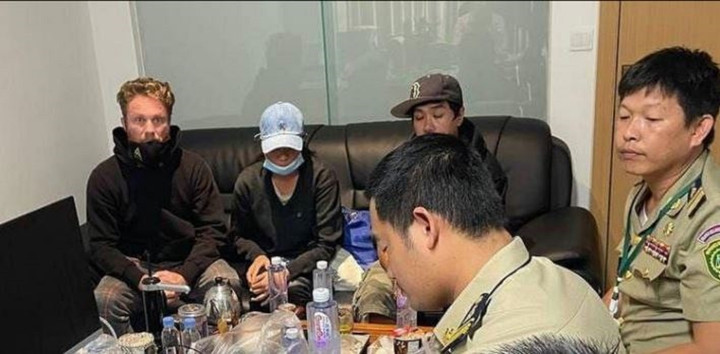 2 người Mỹ nói 'bị giam giữ' tại công ty ở Campuchia - 1