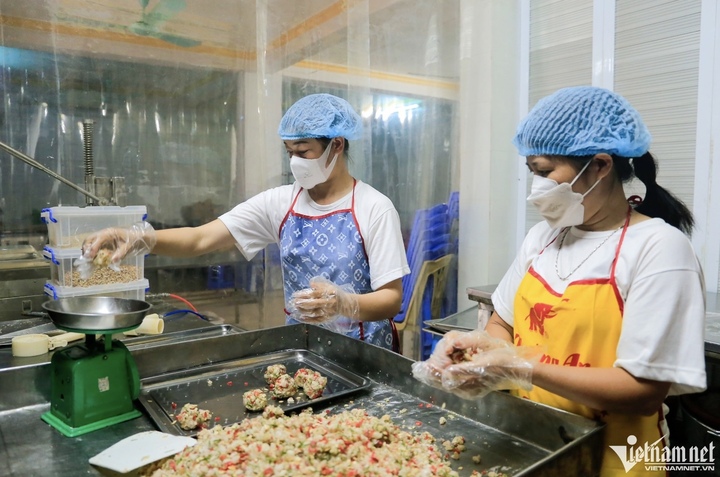 Bên trong lò bánh trung thu 60 năm tuổi ở Hà Nội - 1