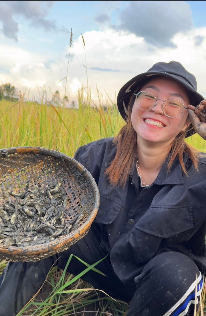 Ra đồng hái rau, bắt cá, 9x sở hữu clip triệu view trên Tiktok - 3