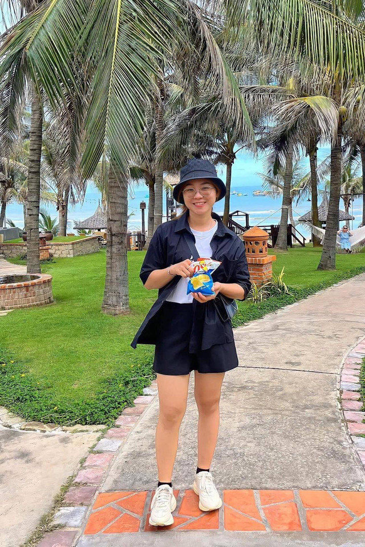 Ra đồng hái rau, bắt cá, 9x sở hữu clip triệu view trên Tiktok - 6