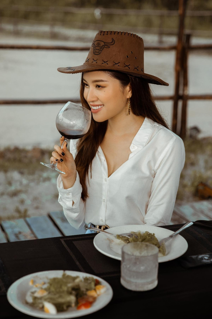 Thanh Thanh Huyền và Diệp Lâm Anh khỏe khoắn, quyến rũ trên lưng ngựa - 12