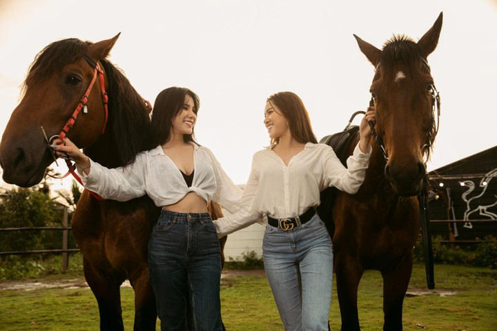 Thanh Thanh Huyền và Diệp Lâm Anh khỏe khoắn, quyến rũ trên lưng ngựa - 10