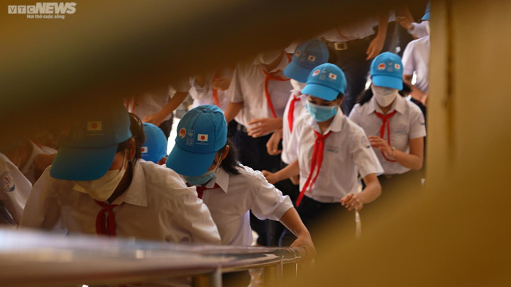 Ảnh: Học sinh vùng ven biển Quảng Nam tham gia diễn tập ứng phó sóng thần - 8