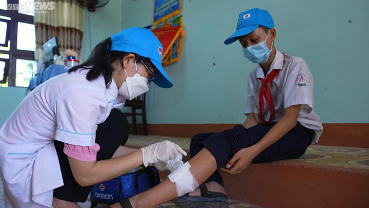 Ảnh: Học sinh vùng ven biển Quảng Nam tham gia diễn tập ứng phó sóng thần - 4