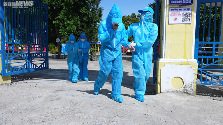 Ảnh: Học sinh vùng ven biển Quảng Nam tham gia diễn tập ứng phó sóng thần - 7