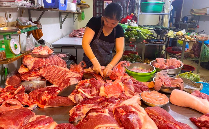 Hai tháng, giá xăng hạ 5 lần, giá rau xanh, thực phẩm vẫn chây ỳ không giảm - 2