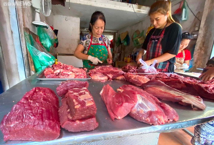 Hai tháng, giá xăng hạ 5 lần, giá rau xanh, thực phẩm vẫn chây ỳ không giảm - 1