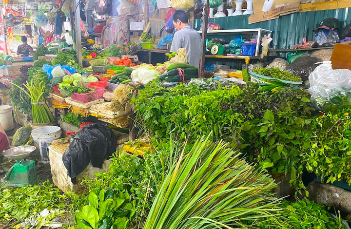 Hai tháng, giá xăng hạ 5 lần, giá rau xanh, thực phẩm vẫn chây ỳ không giảm - 3