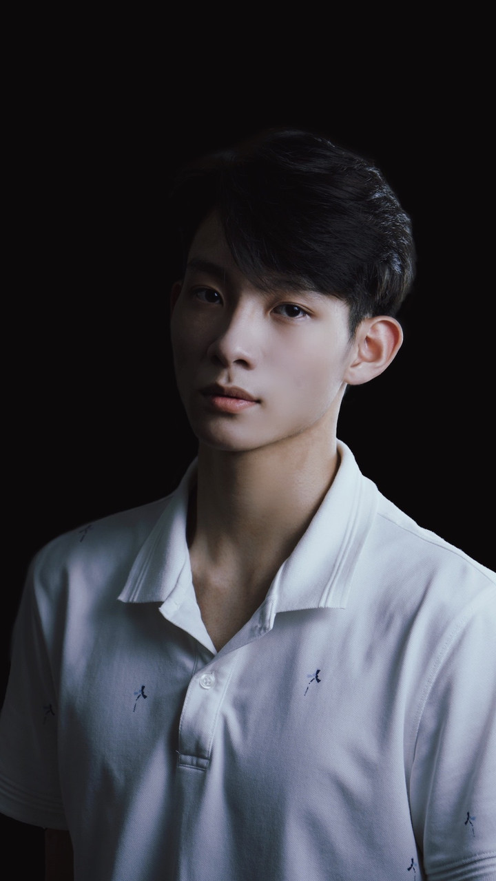 Nam sinh gây sốt với vẻ ngoài điển trai như tài tử - 6