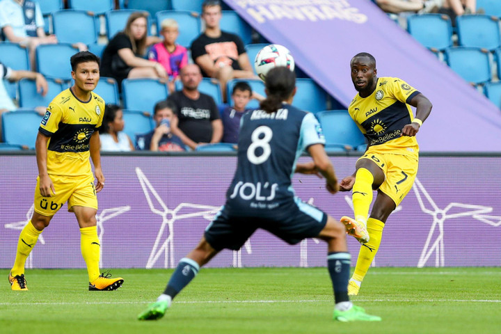Trực tiếp bóng đá Quevilly 2-1 Pau FC: Quang Hải không kịp bọc lót - 4